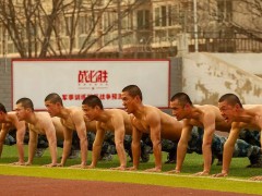练为战，战必胜！现场看空军官兵军事体能训练